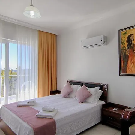Oludeniz Ovacikta 5 Yatak Odali, 12 Kisilik , Mustakil Havuzlu 1 Villa *