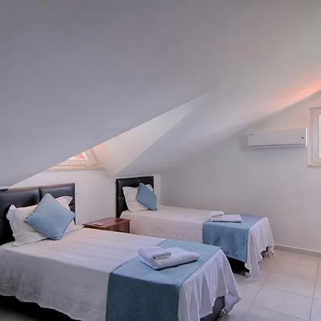 Oludeniz Ovacikta 5 Yatak Odali, 12 Kisilik , Mustakil Havuzlu 1 Villa *